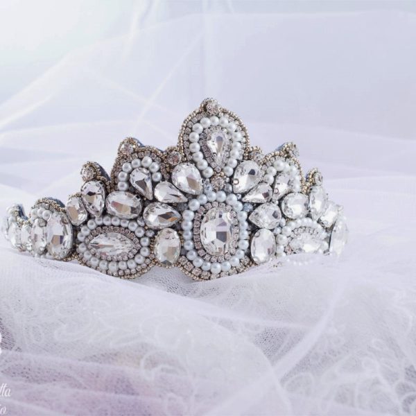 coroncina da sposa con cristalli e perle ricamati - Interamente fatta a mano 02