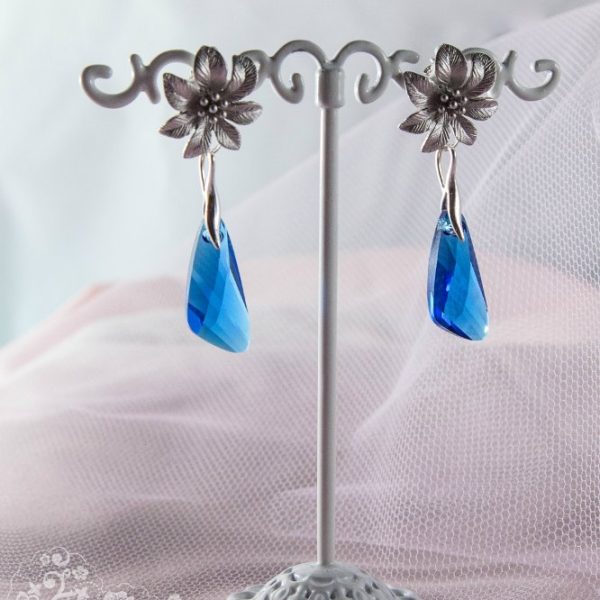 orecchini in cristalli Swarovski Pendente a forma di ali in colore blu Capri - Orecchini a bottone in argento con fiori margherita