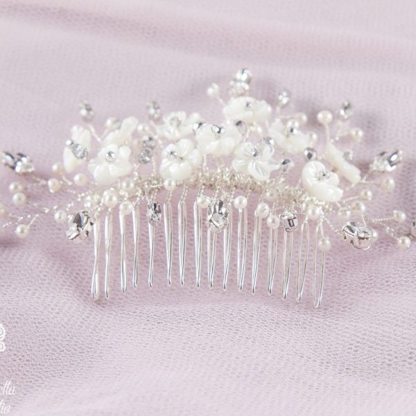 pettine per capelli con cristalli Swarovski in colore Crystal - Piccoli fiori di madreperla bianchi e perle d'acqua dolce 02