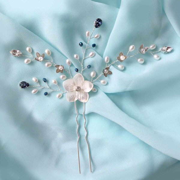 MARTHE - Forcina con fiore bianco in madreperla e Swarovski blu