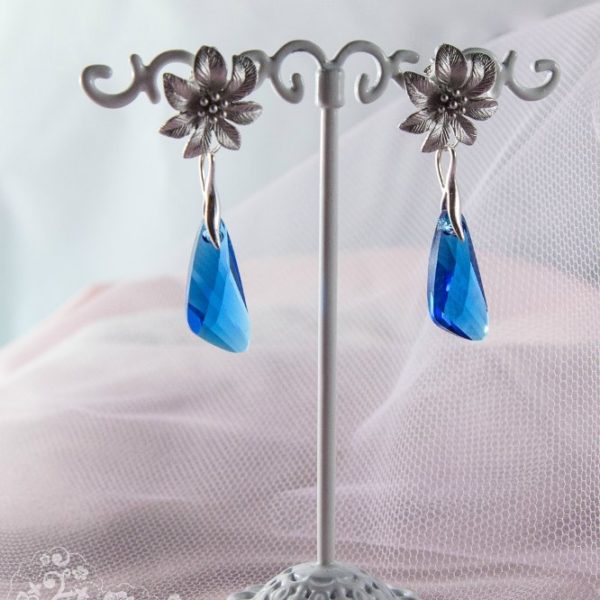 earrings in Swarovski crystals Wing Pendant in Capri Blue color - Silver brass ear studs with Daisy flowers
