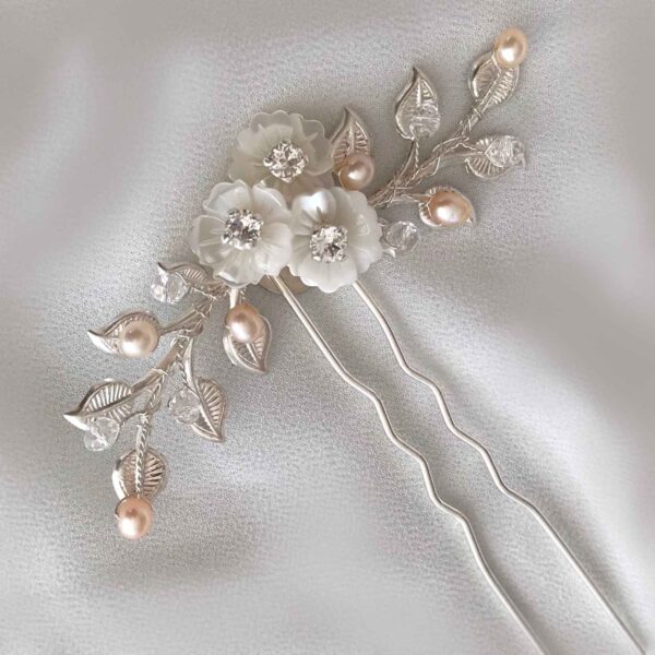 Hair pin with white mother-of-pearl flowers, silver leaves and Swarovski 02