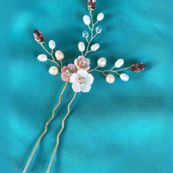 Hermeline 01 - Hair pin with white and pink mother-of-pearl flowers and burgundy Swarovski